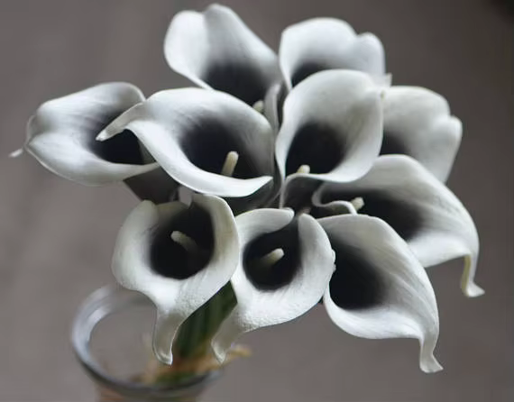 Fleurs artificielles DEXINFL Black Picasso, fausses lys calla au toucher réaliste, pour bouquets de 