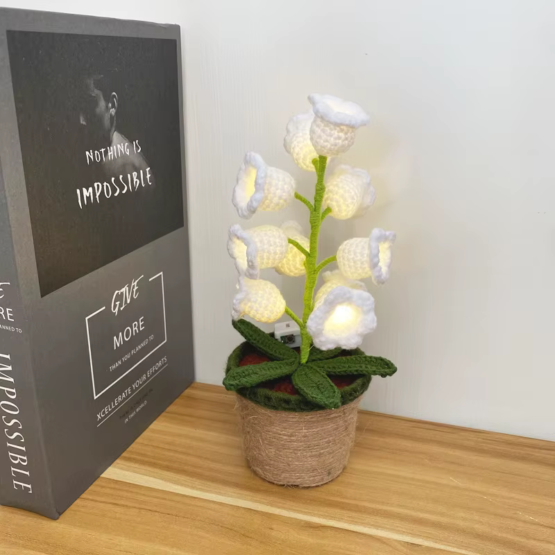 Cloche orchidée Crochet en pot avec lumière, fleur créative tissée à la main, plante tricotée, décor