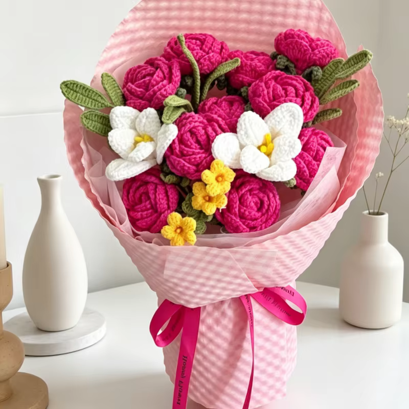 Bouquet floral en crochet de roses exquises, fait main et créatif - un cadeau floral intemporel pour
