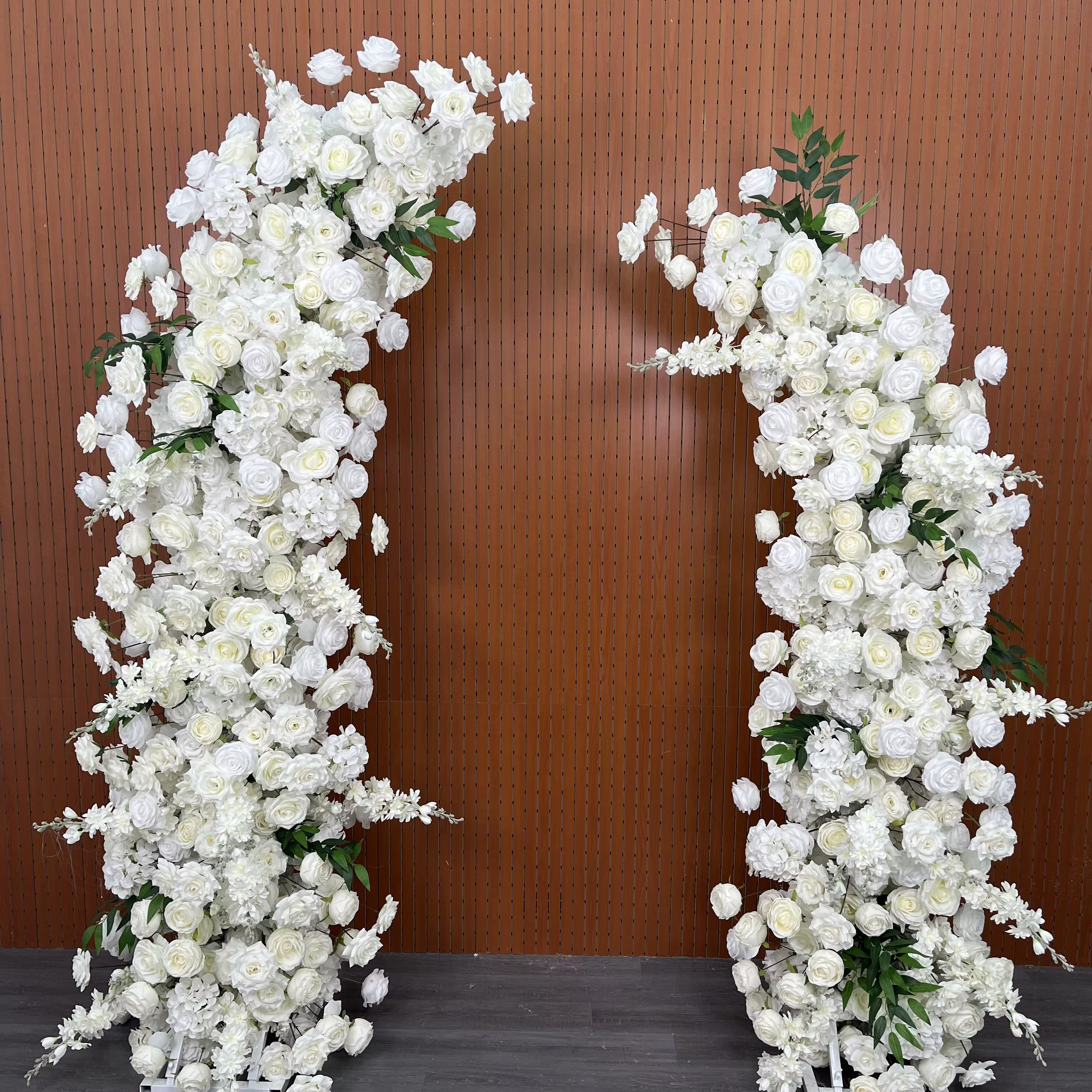 Arche florale moderne pour mariage et fête en plein air, en soie artificielle populaire avec gypsoph
