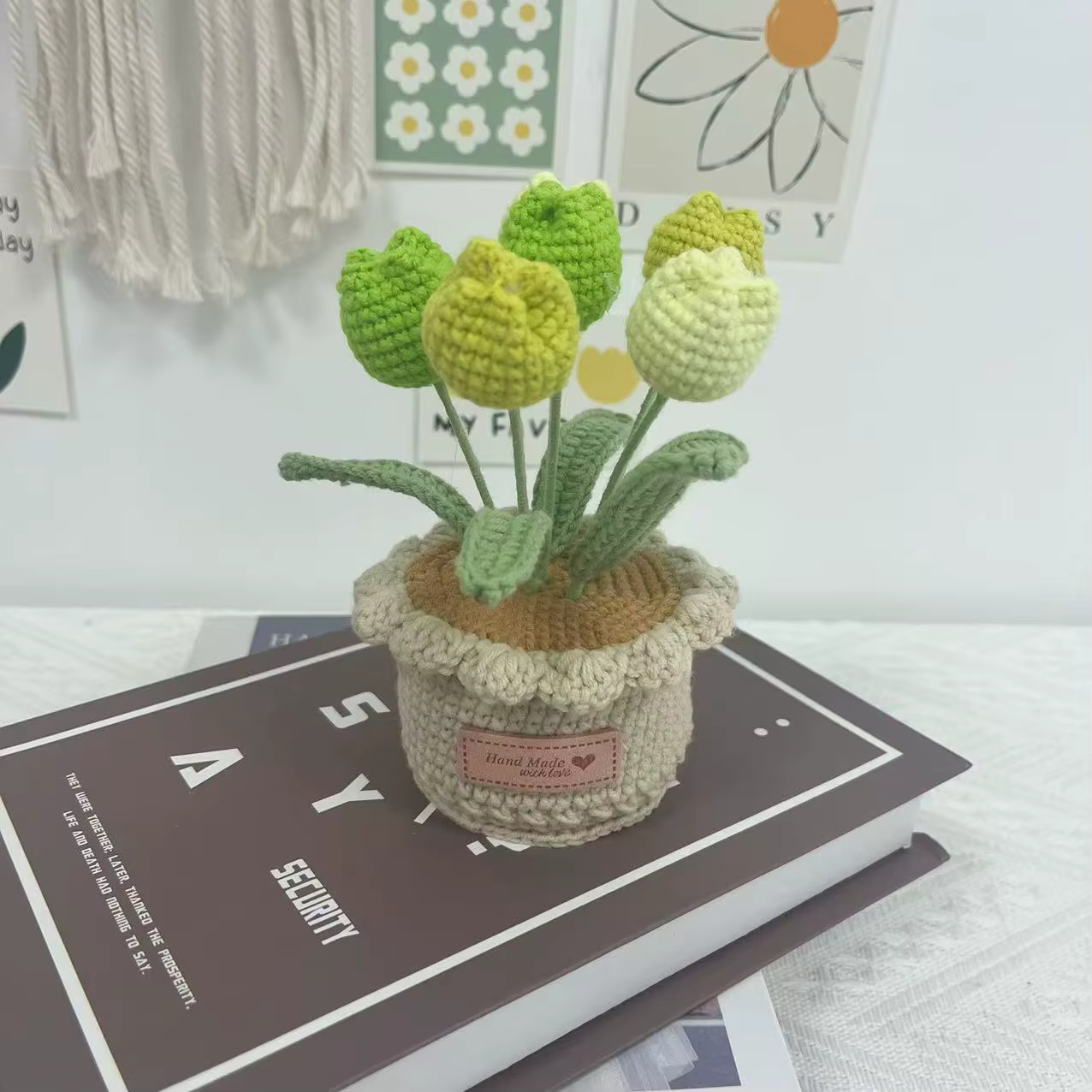 Pot de fleurs en forme de tulipe fini, tressé à la main, avec de belles fleurs artificielles, décora