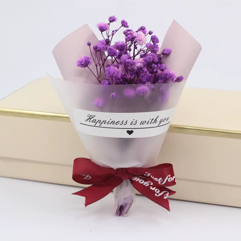 Un bouquet de mini fleurs séchées naturelles, gypsophile, bouquet frais préservé, décoration, photog