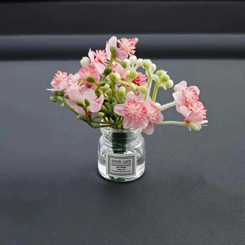 Fleurs miniatures délicates en pot, couleurs assorties, décor de tableau de bord de voiture, Figurin
