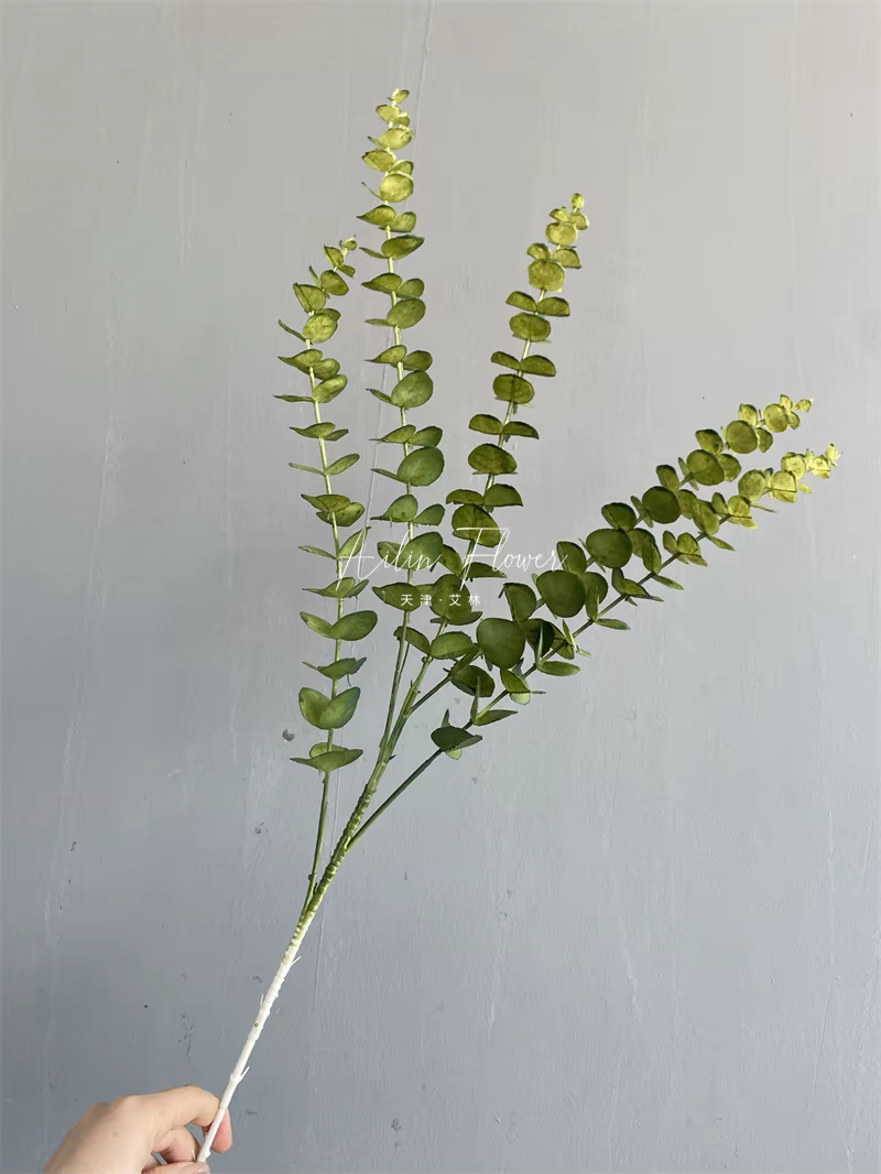 Plantes artificielles vertes, feuilles de gazon brumeux, feuilles de fougère persane, matériaux pour