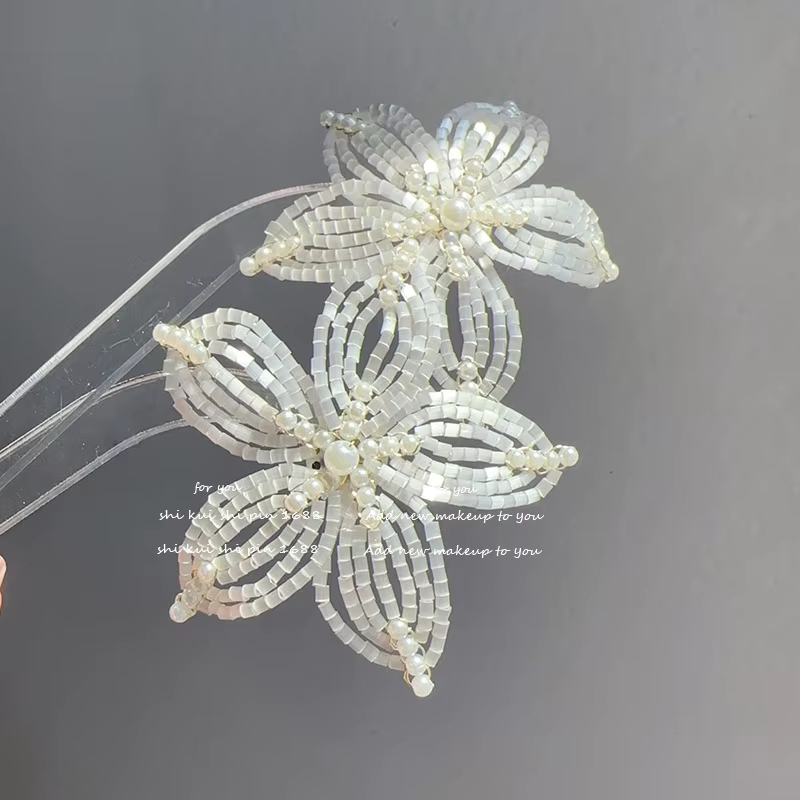 Ensemble de boucles d'oreilles et collier de perles à grandes fleurs faites à la main pour femmes
