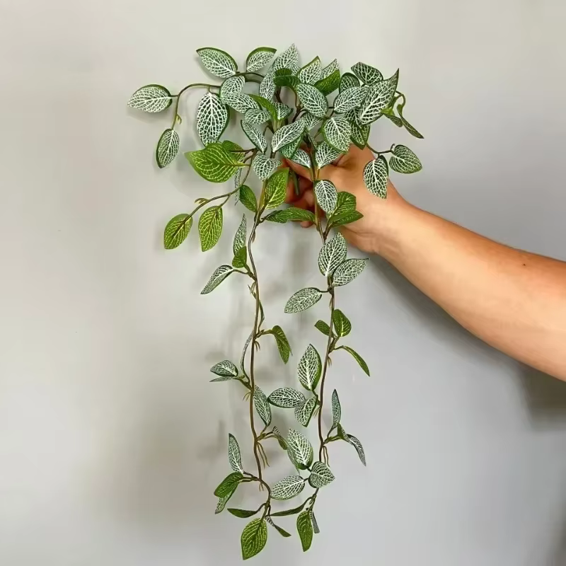 Simulation de feuilles vertes neutres dans l'eau, plantes de vigne, toucher réel, plastique, mini pl