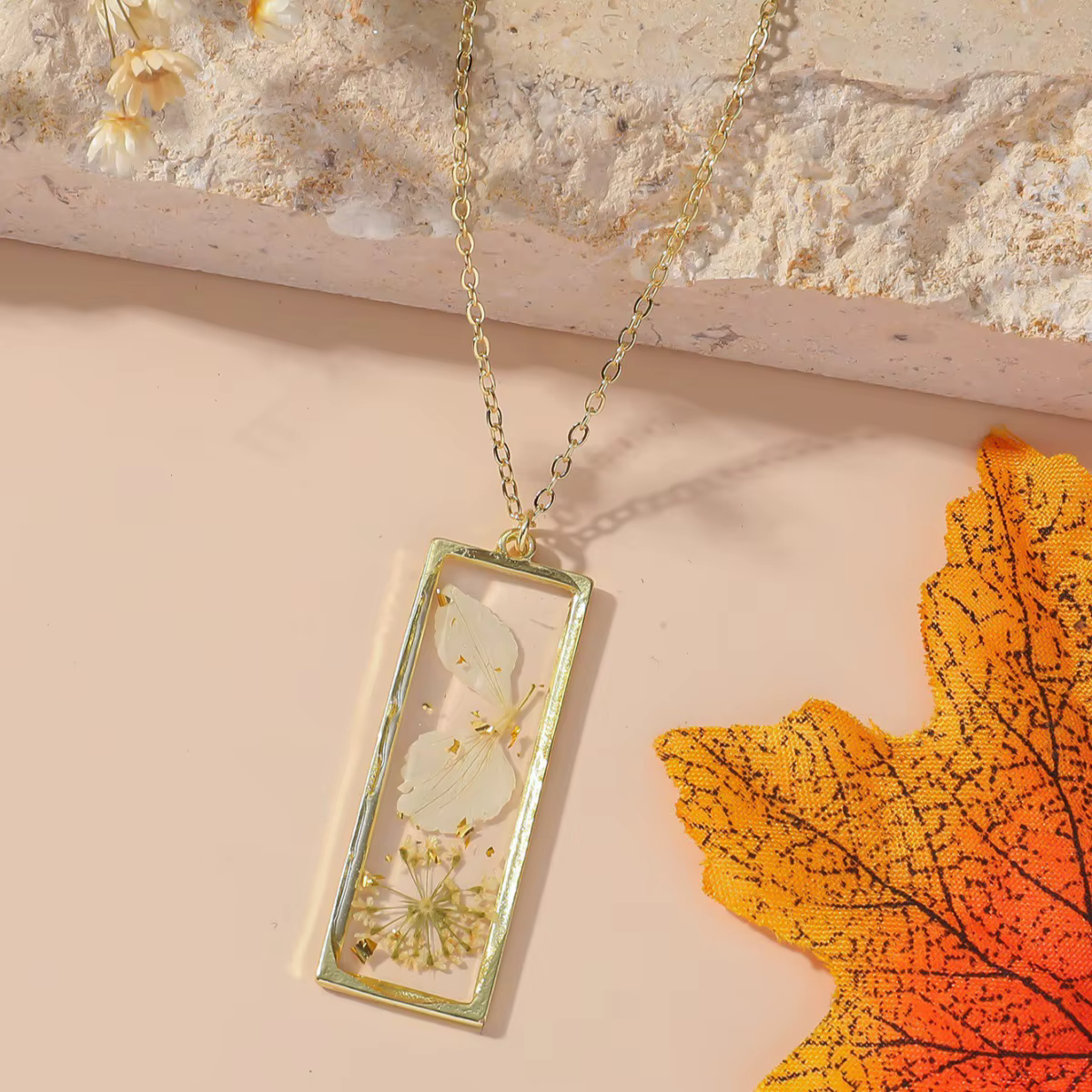 Collier pendentif en fleurs naturelles séchées |   Pendentif Pierre de Naissance de Décembre |   Col
