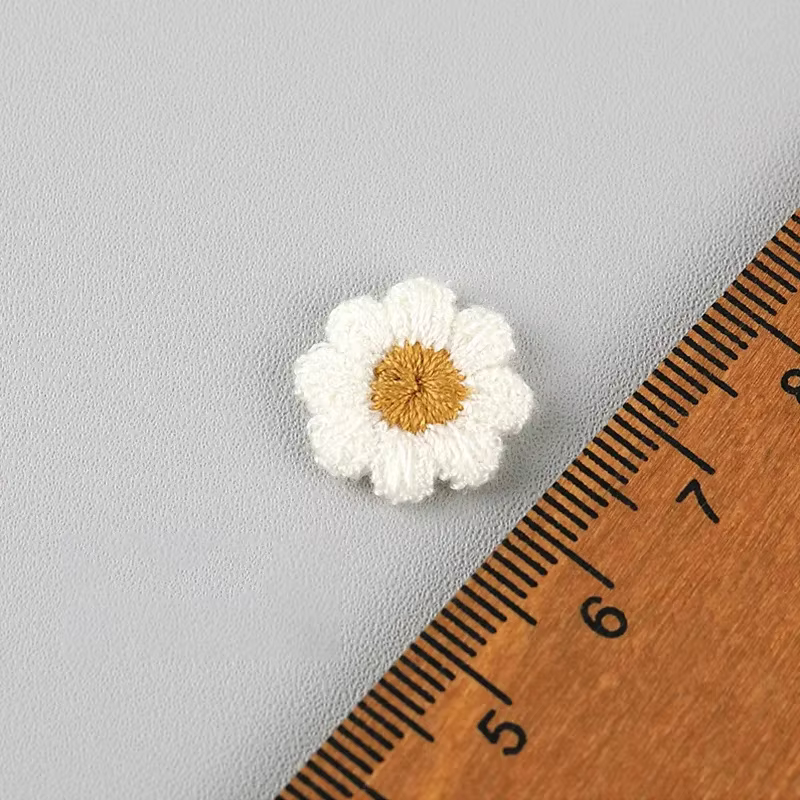 Fleurs pour loisirs créatifs, 20 pièces, petites fleurs de marguerite blanches en tissu brodé avec a