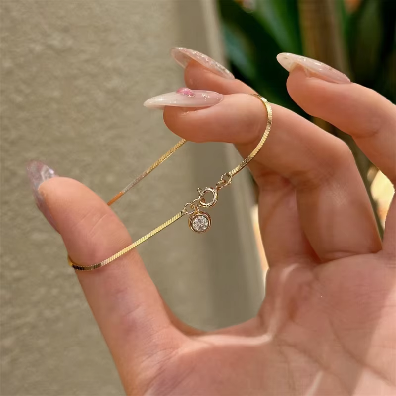 Nouveau Bracelet de Luxe en Laiton à Motifs Floraux, Chaîne Minimaliste Haut de Gamme avec Breloque 