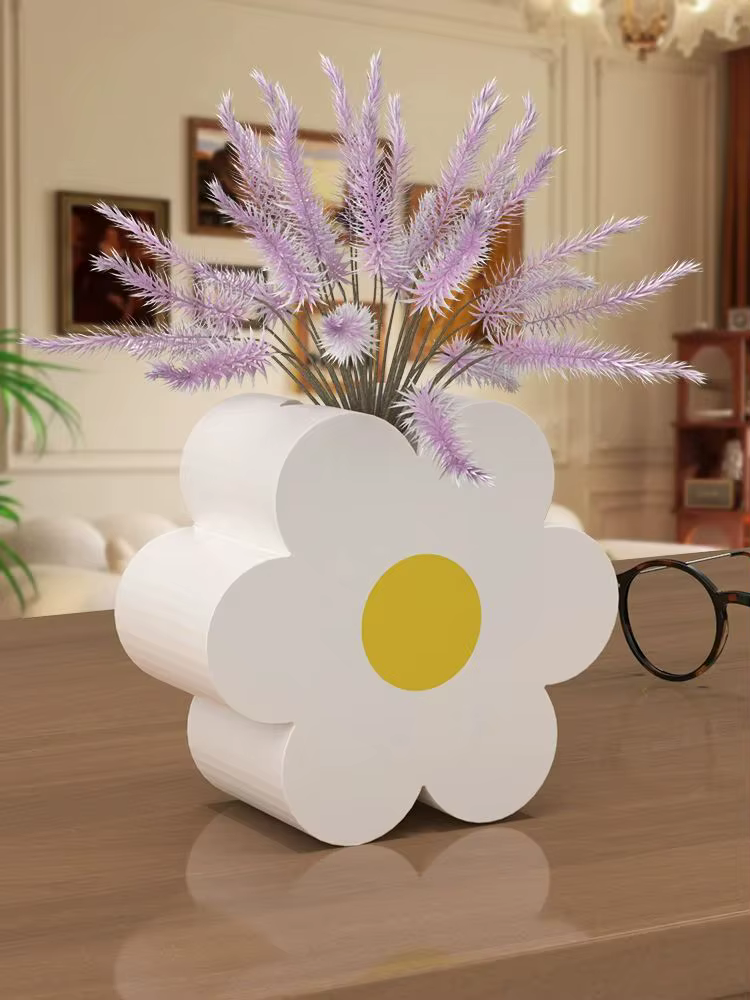 Le petit vase fleuri est durable et n'est pas facile à casser, le fait adapté à diverses paramètres 