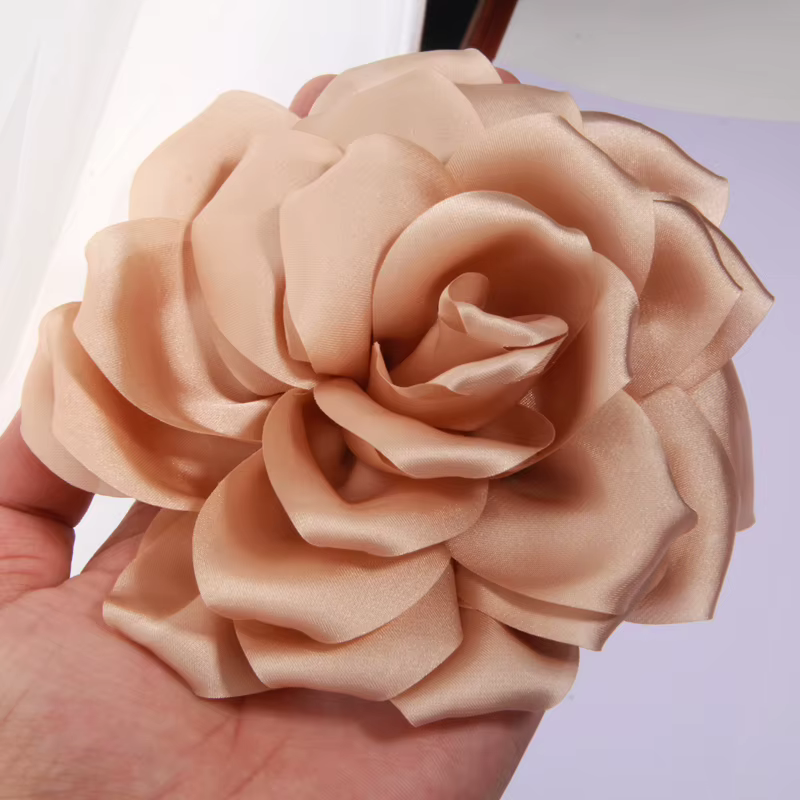 Lot de 10 fleurs artificielles vintage de 14 cm pour accessoires vestimentaires, robes, DIY, en tiss