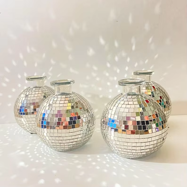 Vase boule Disco, Bouquet de fleurs colorées