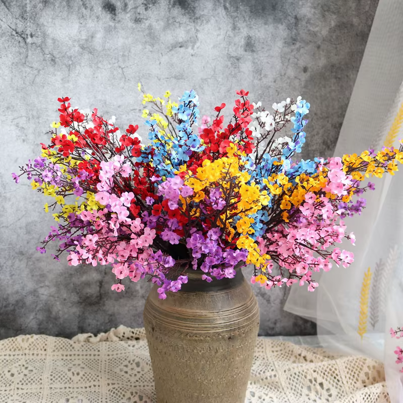 Fleurs artificielles blanches