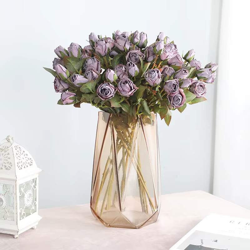 Fausses fleurs artificielles pour faire de vieux roses à bord de coke