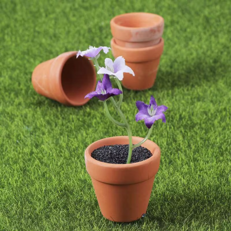 Pot de fleurs en poterie rouge