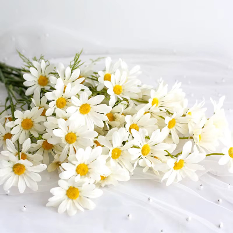 Bouquet de petites fleurs artificielles marguerites