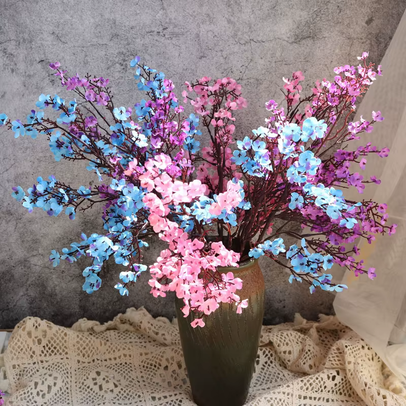 Fleurs artificielles blanches