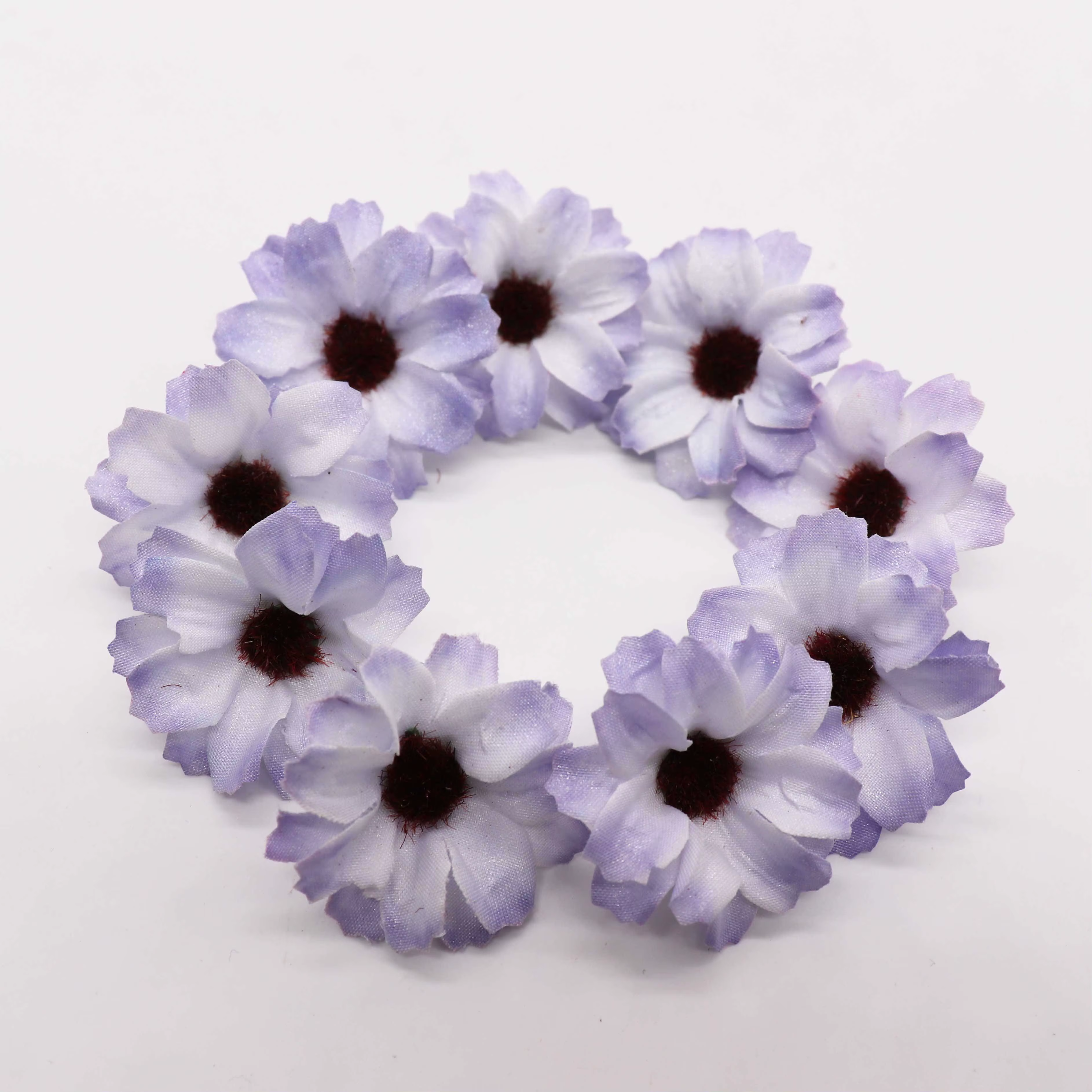 Petites marguerites en soie