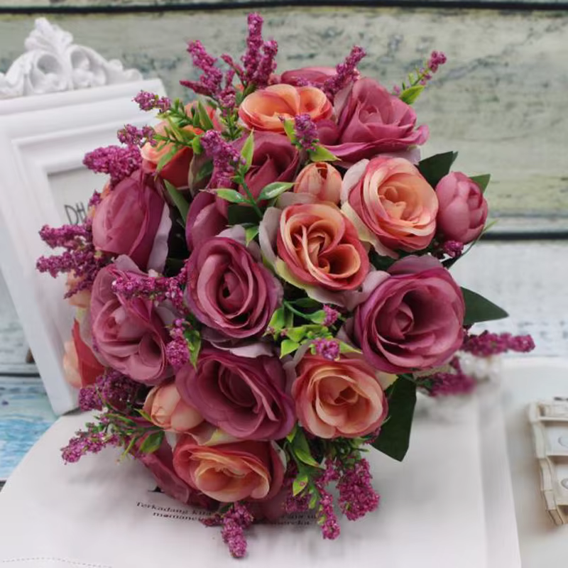 Bouquet de Roses Naturelles Artificielles Tenant des Fleurs