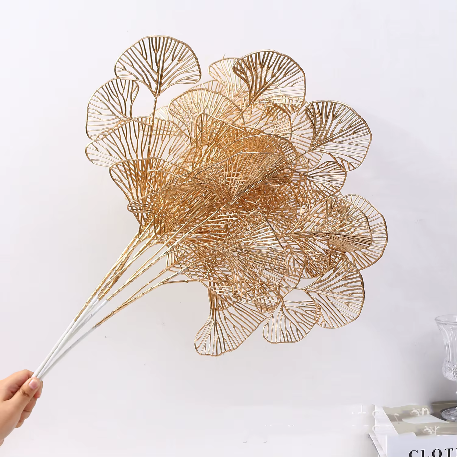 Plantes artificielles dorées