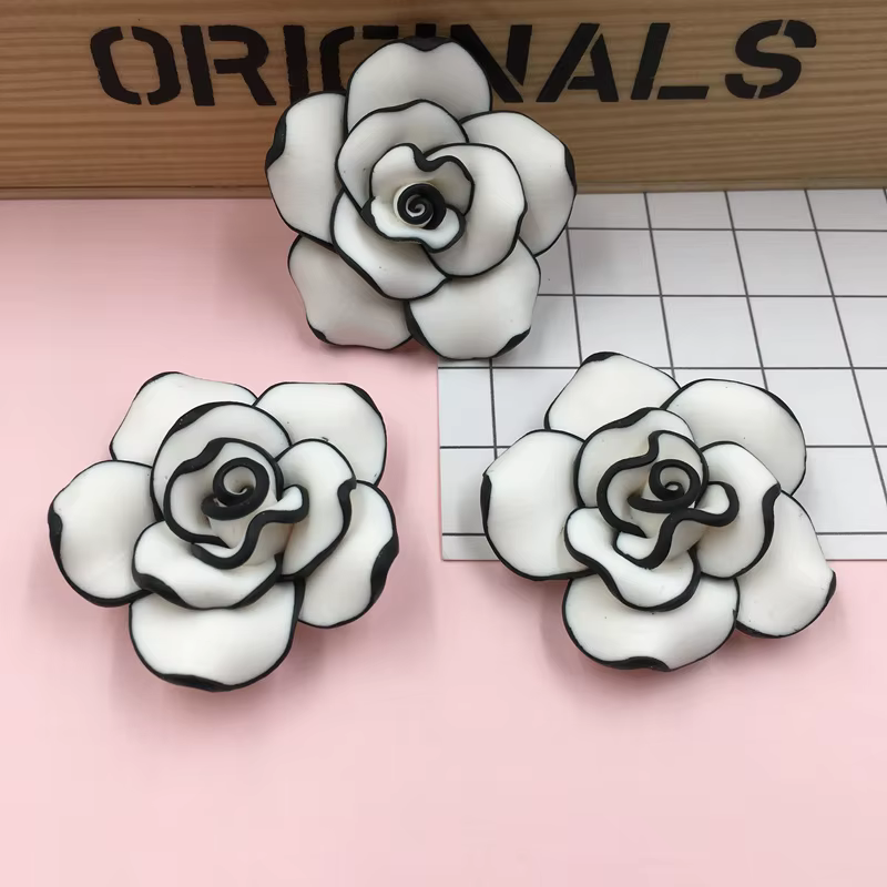 Grande fleur en argile pour l'artisanat
