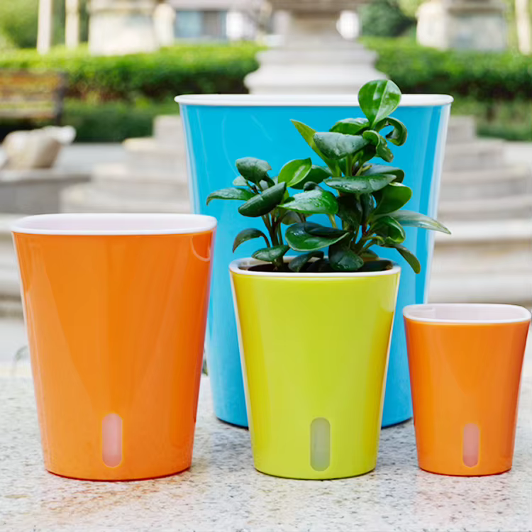 Pot de plantes à fleurs à arrosage automatique