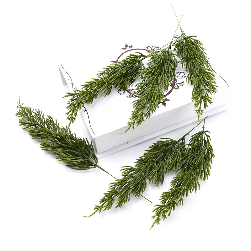 Plante artificielle de pin vert