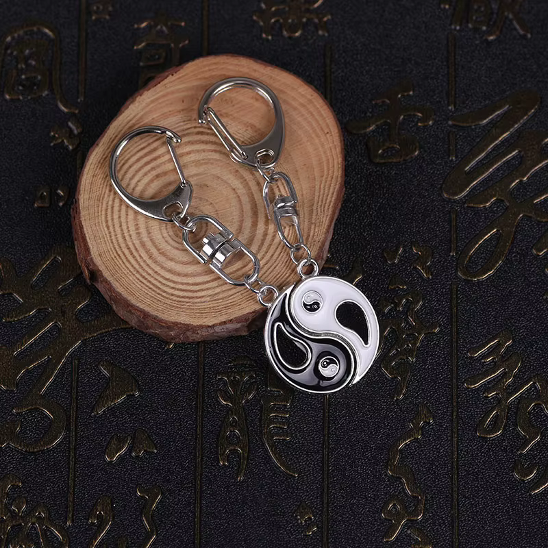 Porte-clés DIY Meilleur Ami pour Femme et Homme, Pendentif Taiji Creux Noir et Blanc, Accessoires Breloques Porte-clés Couple, Bijoux Cadeau 2026