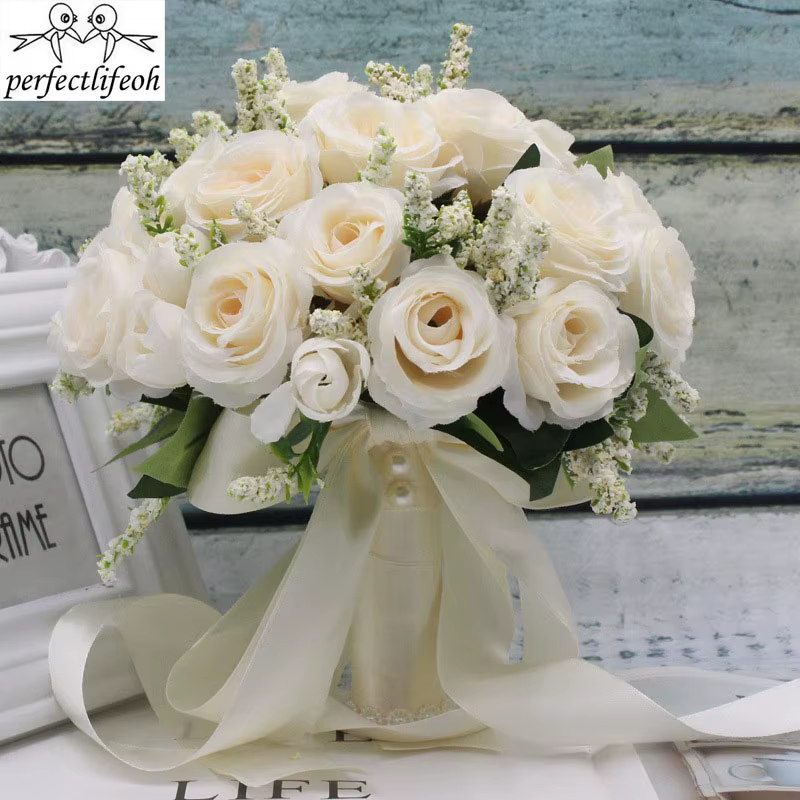 Bouquet de Roses Naturelles Artificielles Tenant des Fleurs