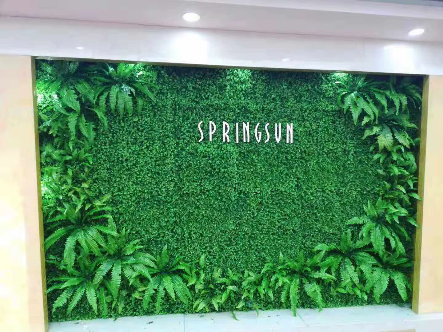Papier peint en plantes artificielles vertes