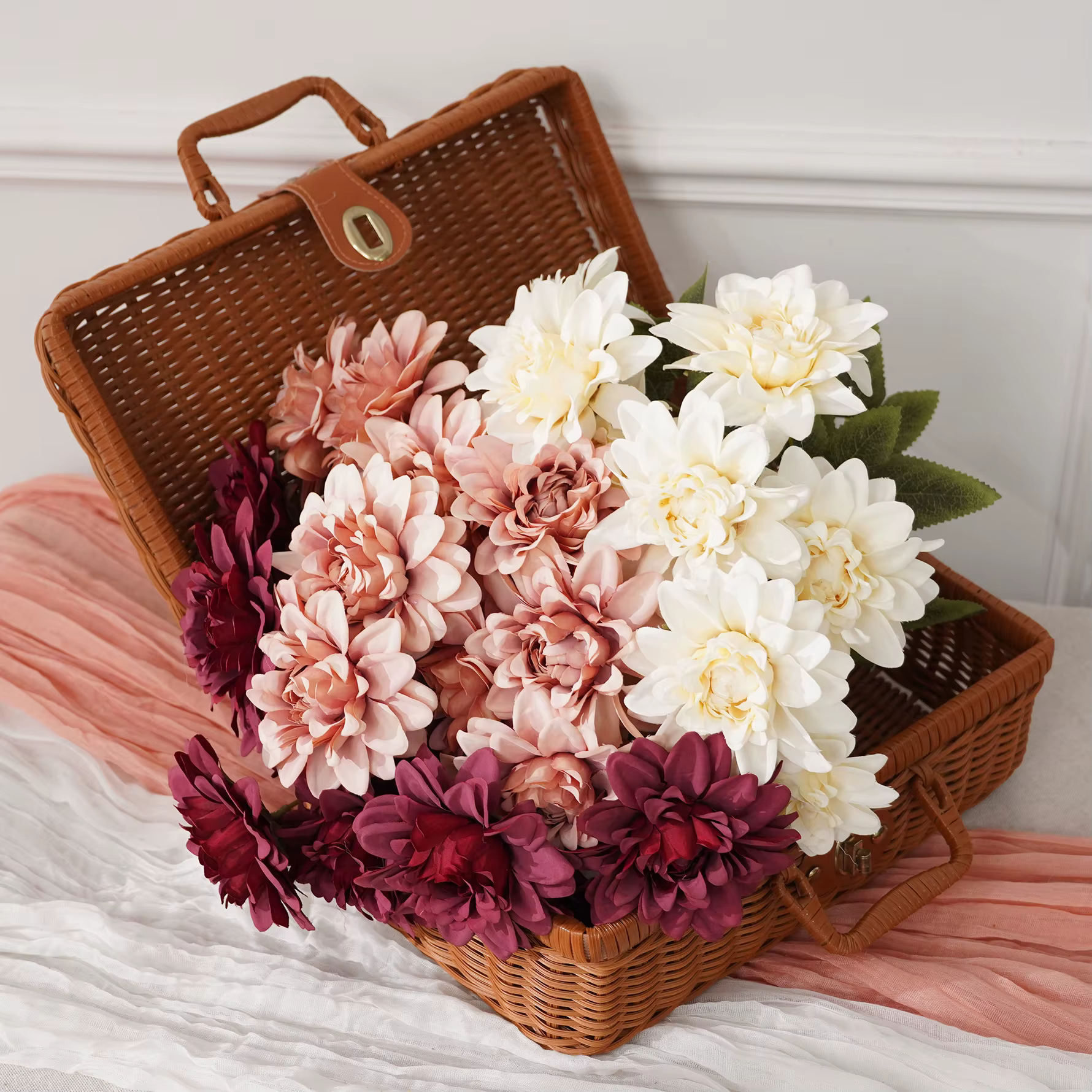 Fleur artificielle Dahlia Angela A8413 pour toile de fond de mariage