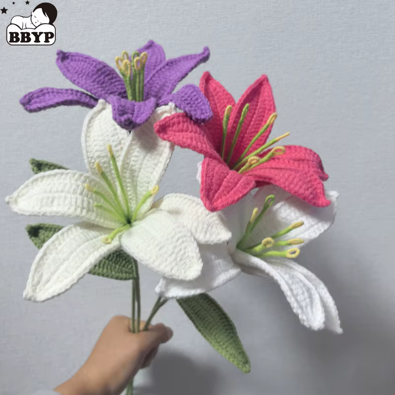 Bouquet de fleurs de lys tricoté à la main
