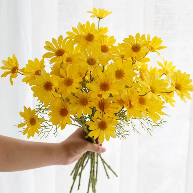 Bouquet de petites fleurs artificielles marguerites
