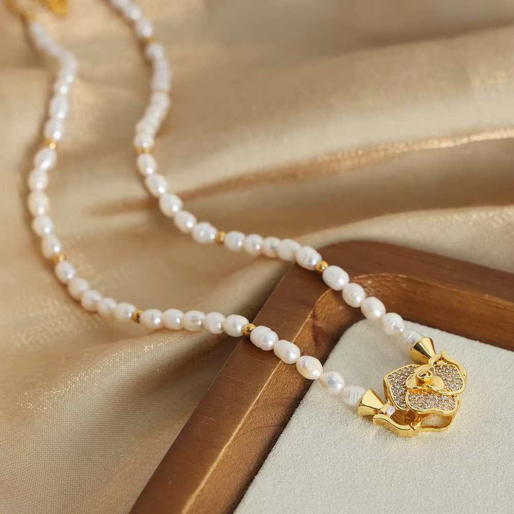 Nivora-Collier de Perles d'Eau Douce Élégant pour Femme, Pendentif Fleur de Cuivre, Strass, Tour de Cou, Bijoux de Fiançailles de Mariage