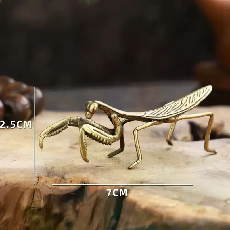 Ornement Miniature mante en cuivre