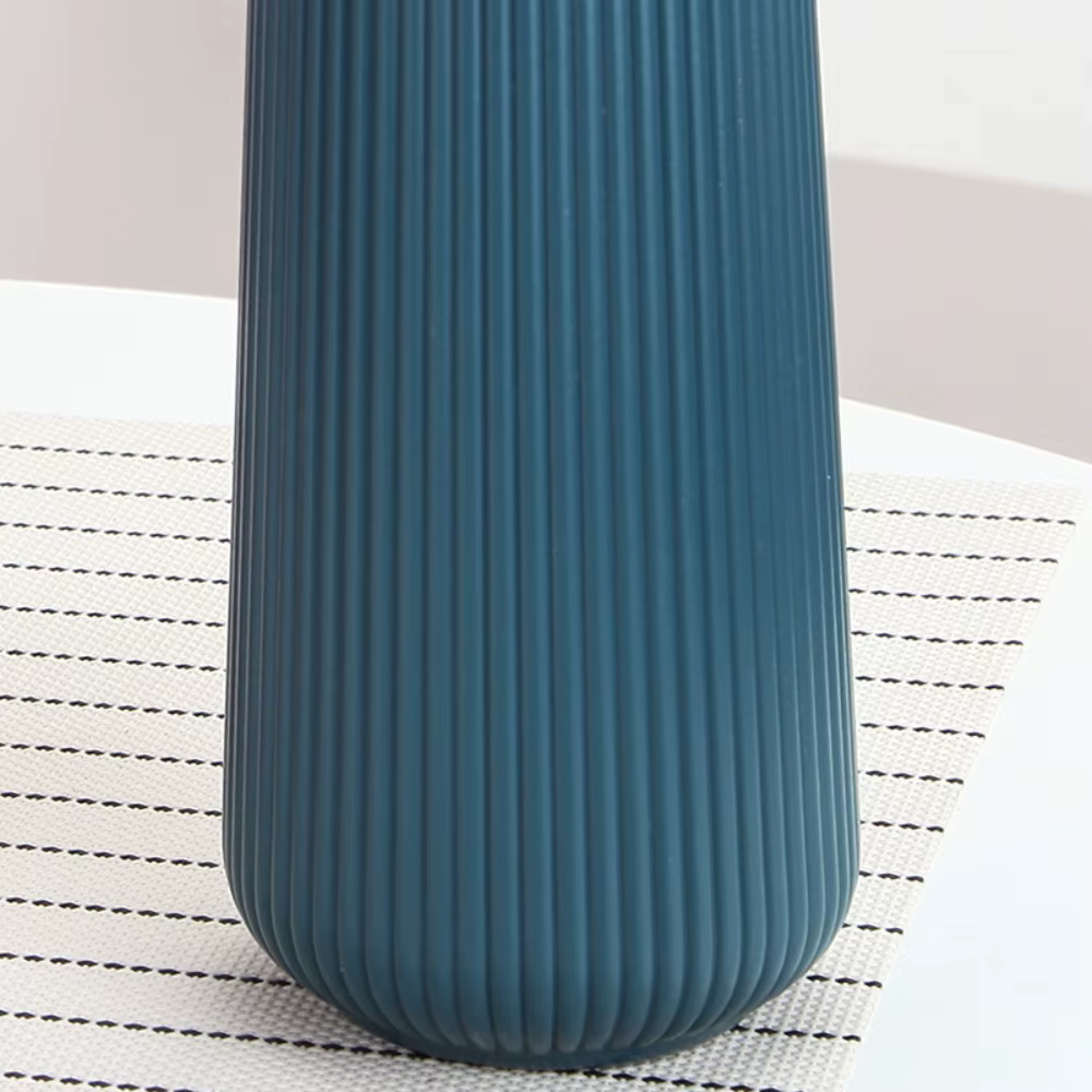 Vase à fleurs en plastique