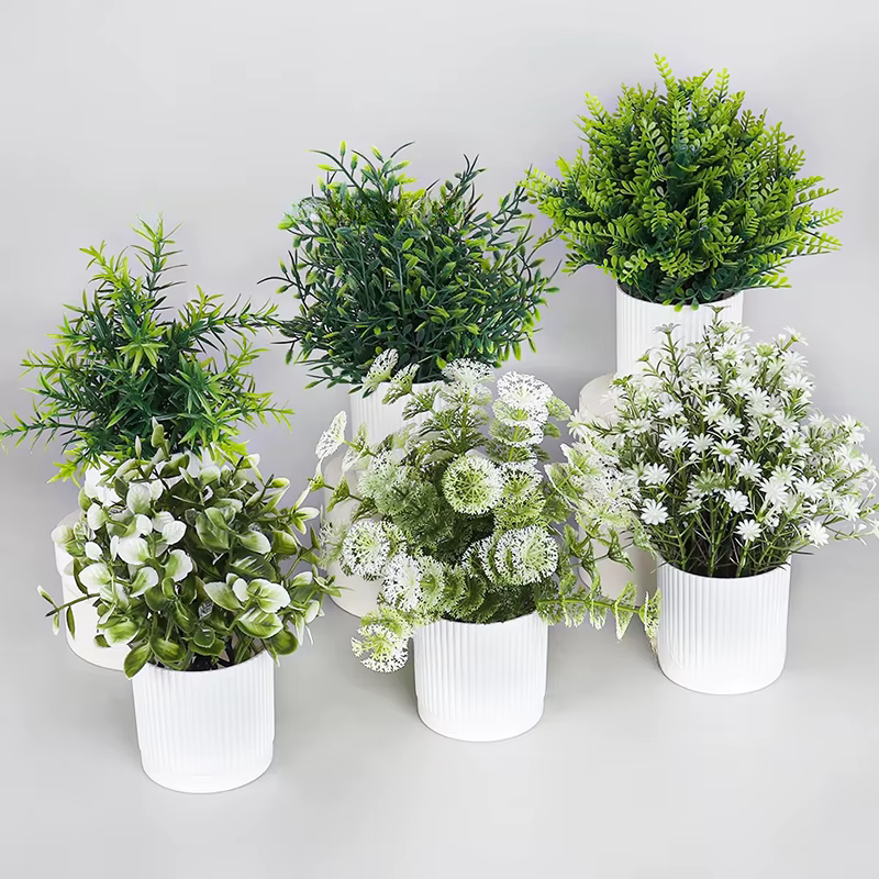 Plantes vertes bonsaï simulées