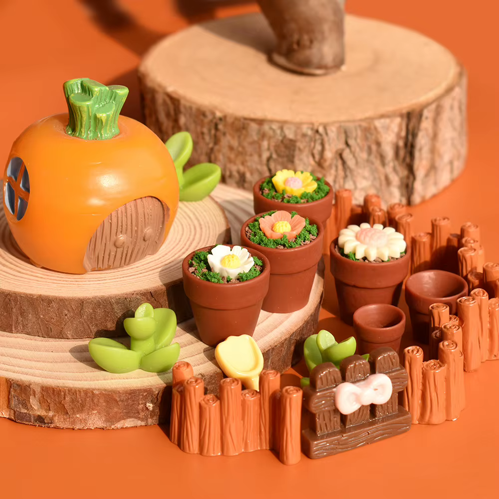 Mini pots en plastique faits à la main