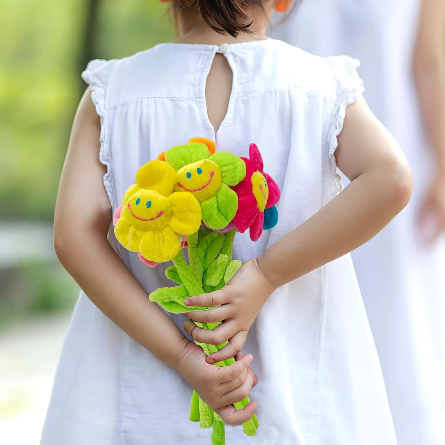 Fleurs en peluche de tournesol souriantes