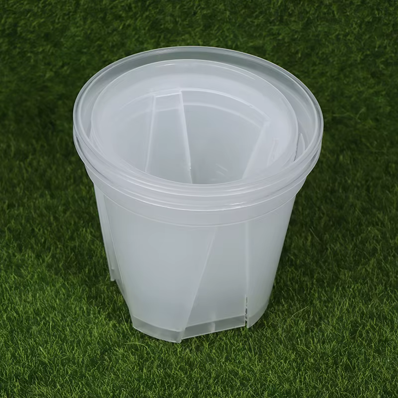 Pot de fleur transparent avec escalier