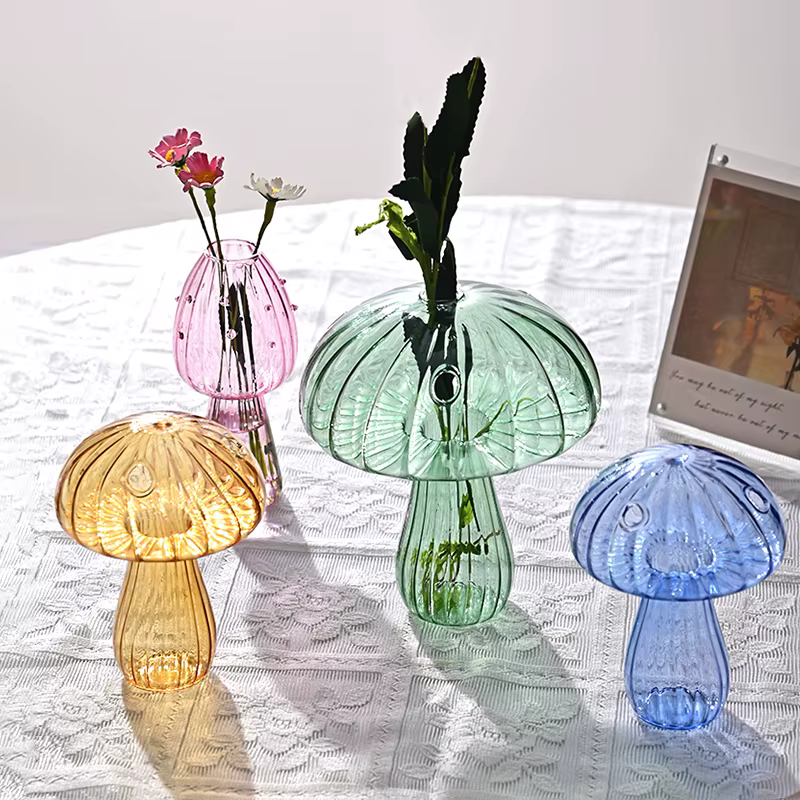 Vase en verre de champignon coloré
