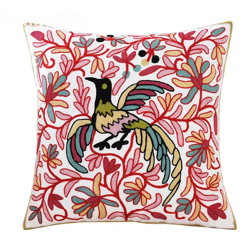 Housse de coussin brodée à motif floral