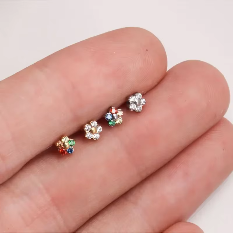 G23 titane coloré fleur lèvre Piercing femmes 16G 18G flocon de neige coeur CZ Tragus Cartilage Helix Conch Daith boucles d'oreilles Piercing