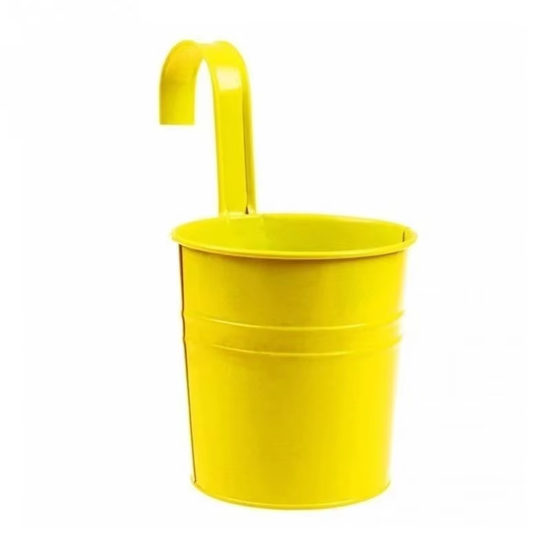 Confrontal Pot de fleur avec clou