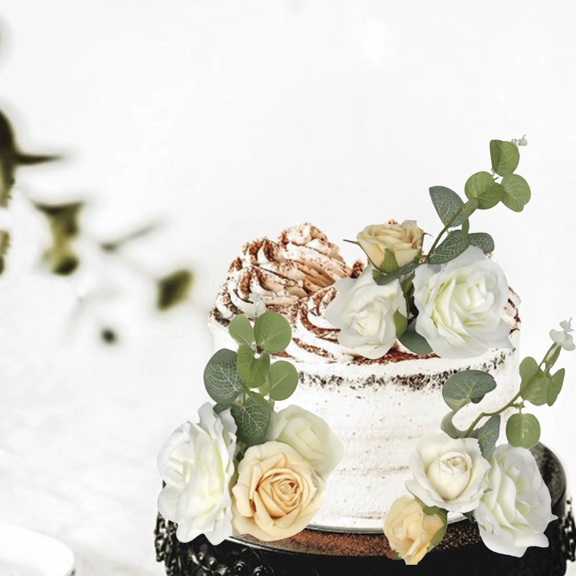 Décoration de gâteau bohème avec des fleurs blanches