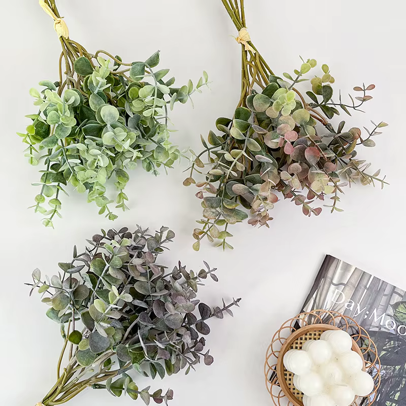 Bouquet de plantes artificielles en feuilles d'eucalyptus
