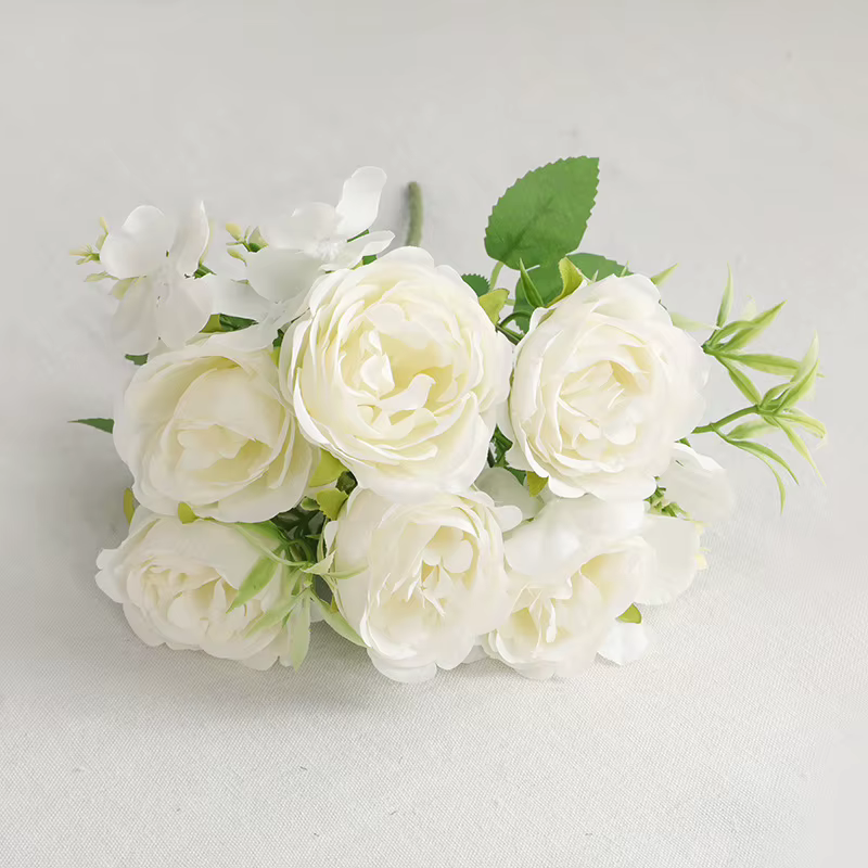 Petit bouquet de roses et pivoines artificielles