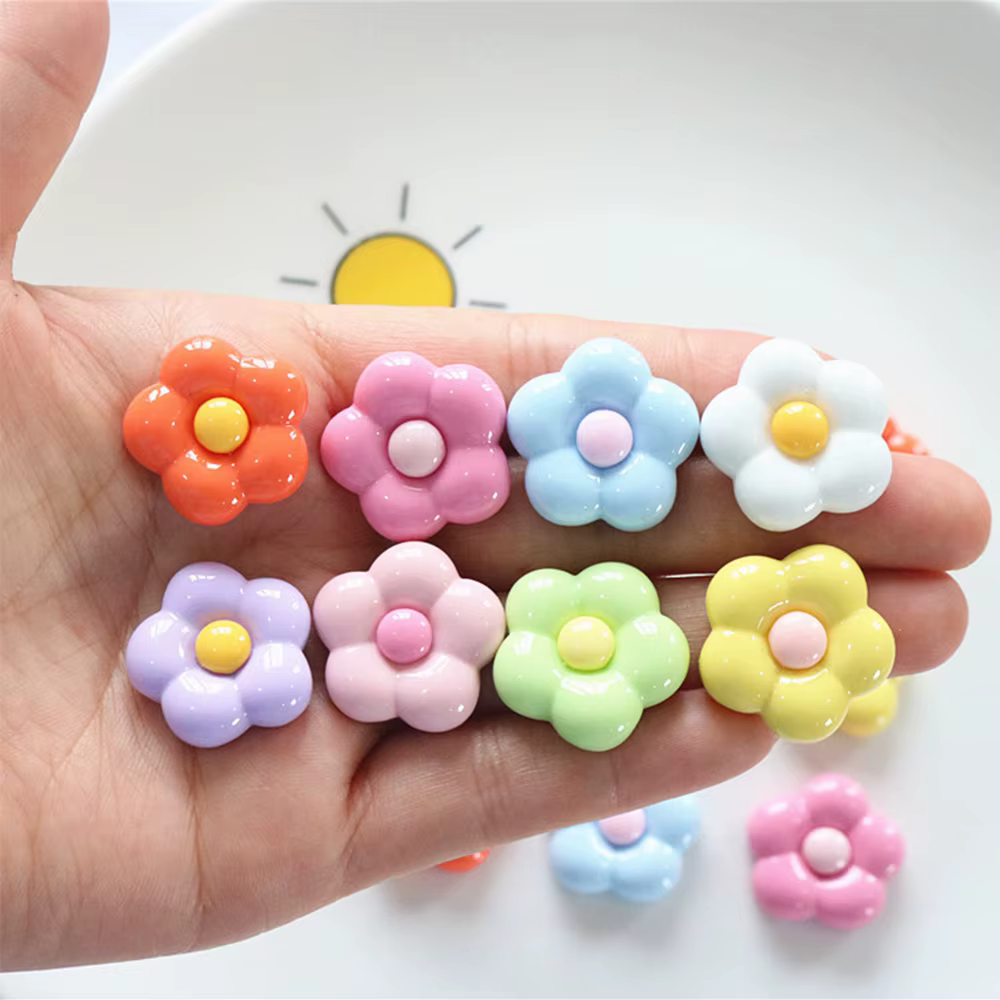 Lot de 10 cabochons en résine à cinq pétales de fleurs