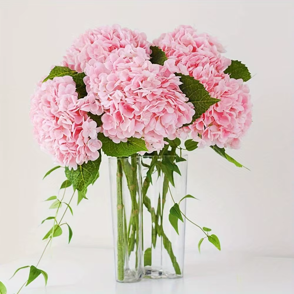 Hortensia artificielle réaliste coloré avec feuilles