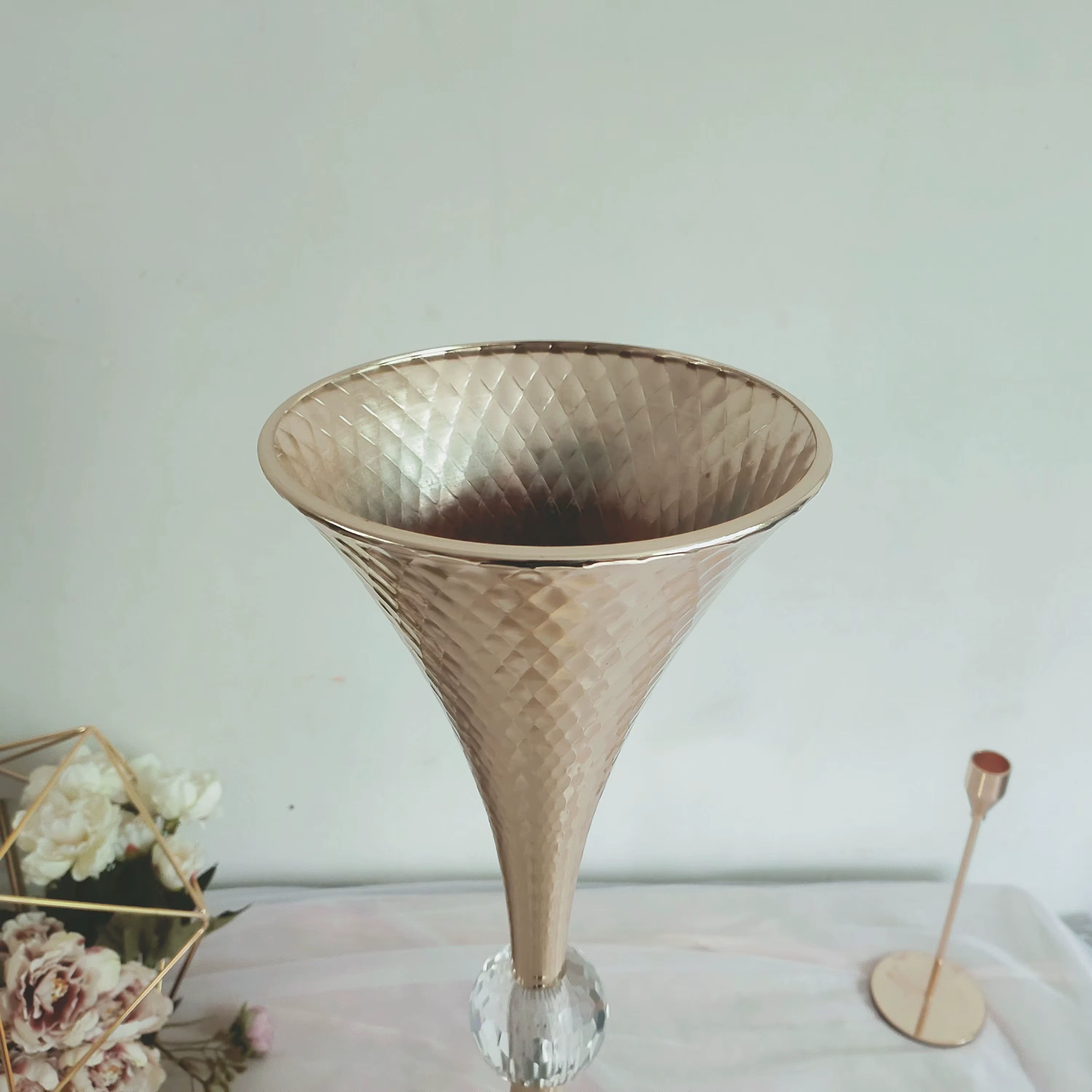 Vase doré en forme de trompette, centre de Table de mariage en cristal, pour événement, route, Vases à fleurs délicats pour la décoration de la maison